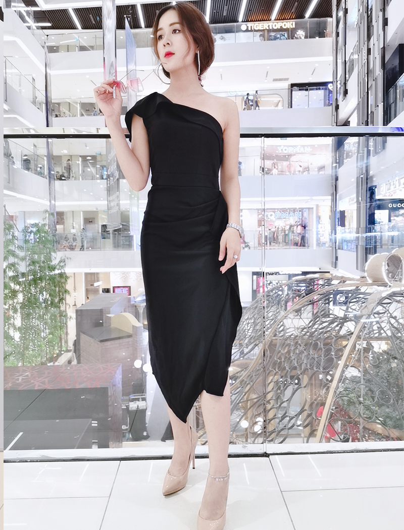 Đầm ôm body dài kiểu chéo vai xẻ tà